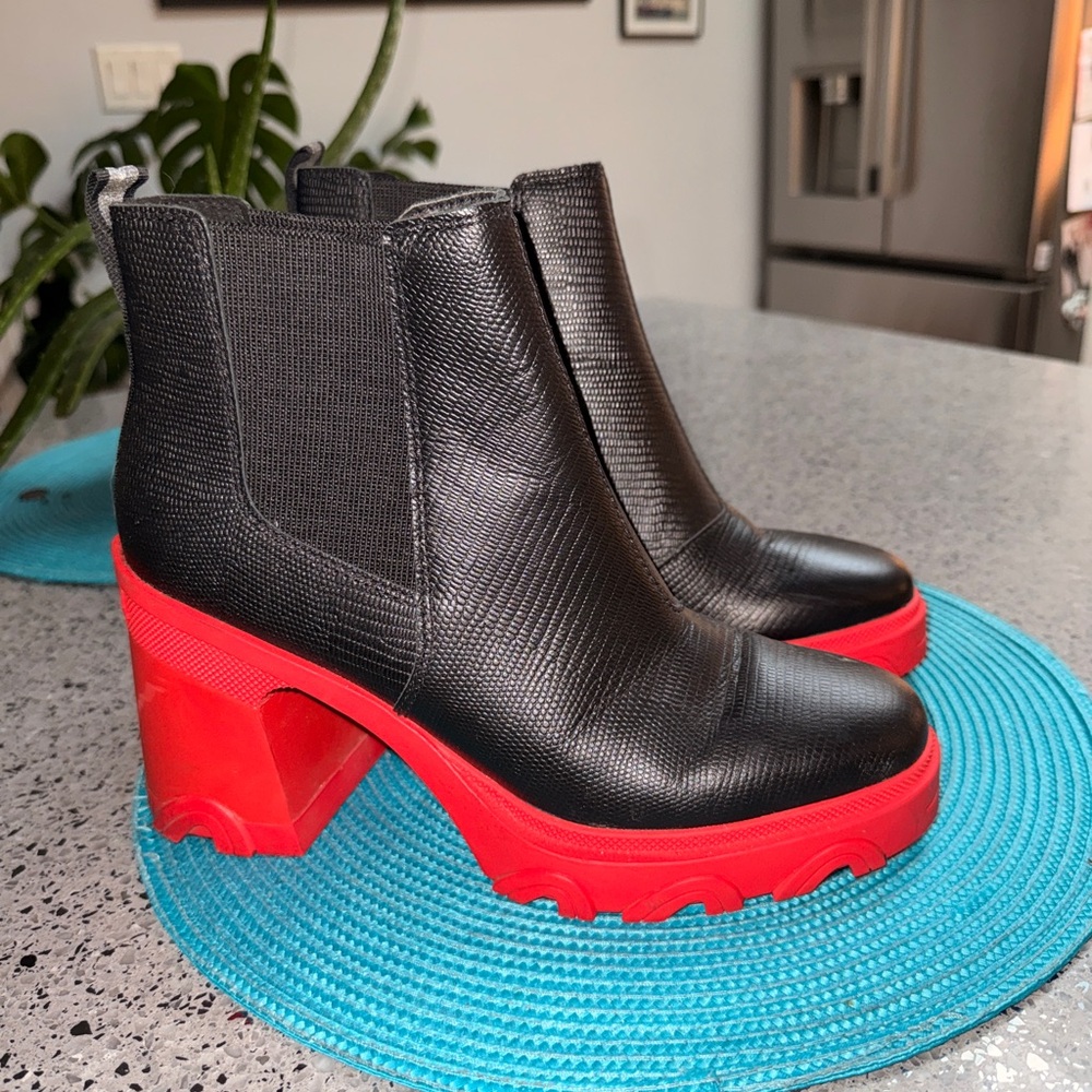 Sorel Black and Red Women's Boots - Picture 2 of 8